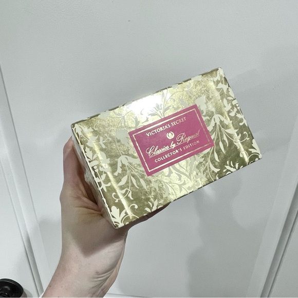 NIP Victoria’s Secret Classics by Request 5 Volume Cassette Tapes - Picture 2 of 6